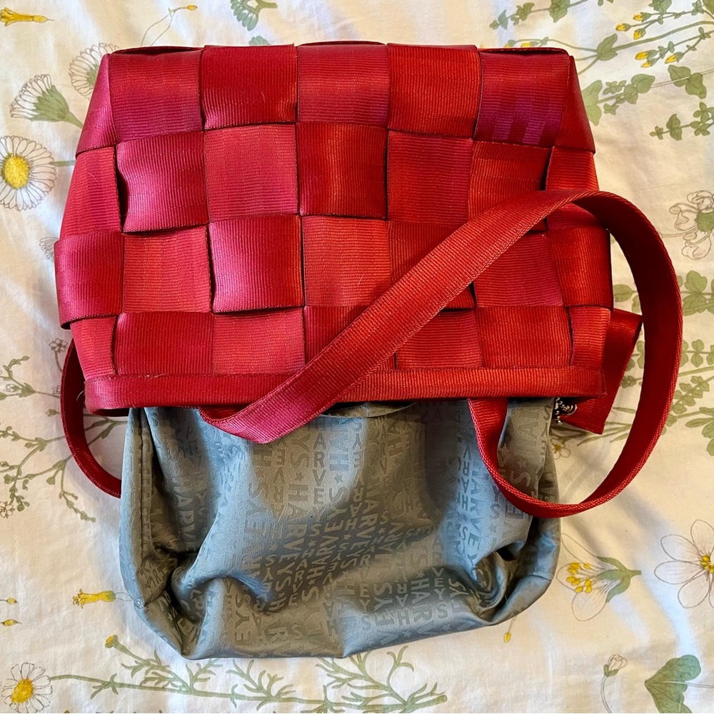 Harvey’s seatbelt bag. Red. Medium tote. Very clean. - Picture 9 of 9